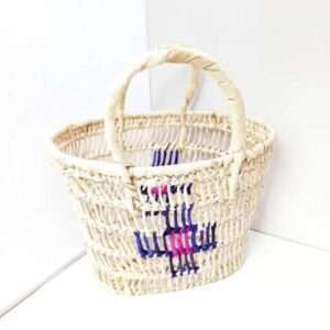 Palm leaf woven shopping bag comes in faded white color